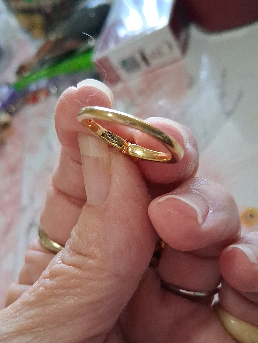 Source Unknown Gold-Tone Ring with Clear Round-Cut Stone - Picture 6 of 12